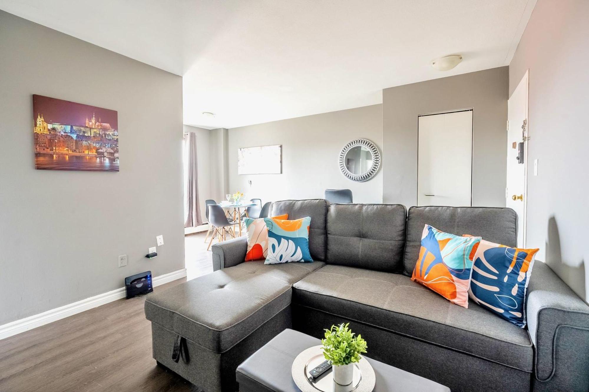 Newly Renovated 2Br Unit In Glenview West Apartment Hamilton Bagian luar foto