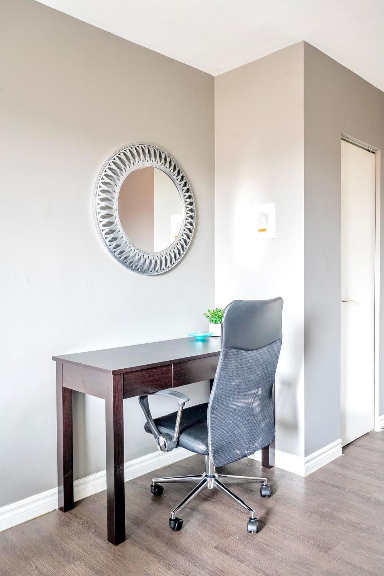 Newly Renovated 2Br Unit In Glenview West Apartment Hamilton Bagian luar foto