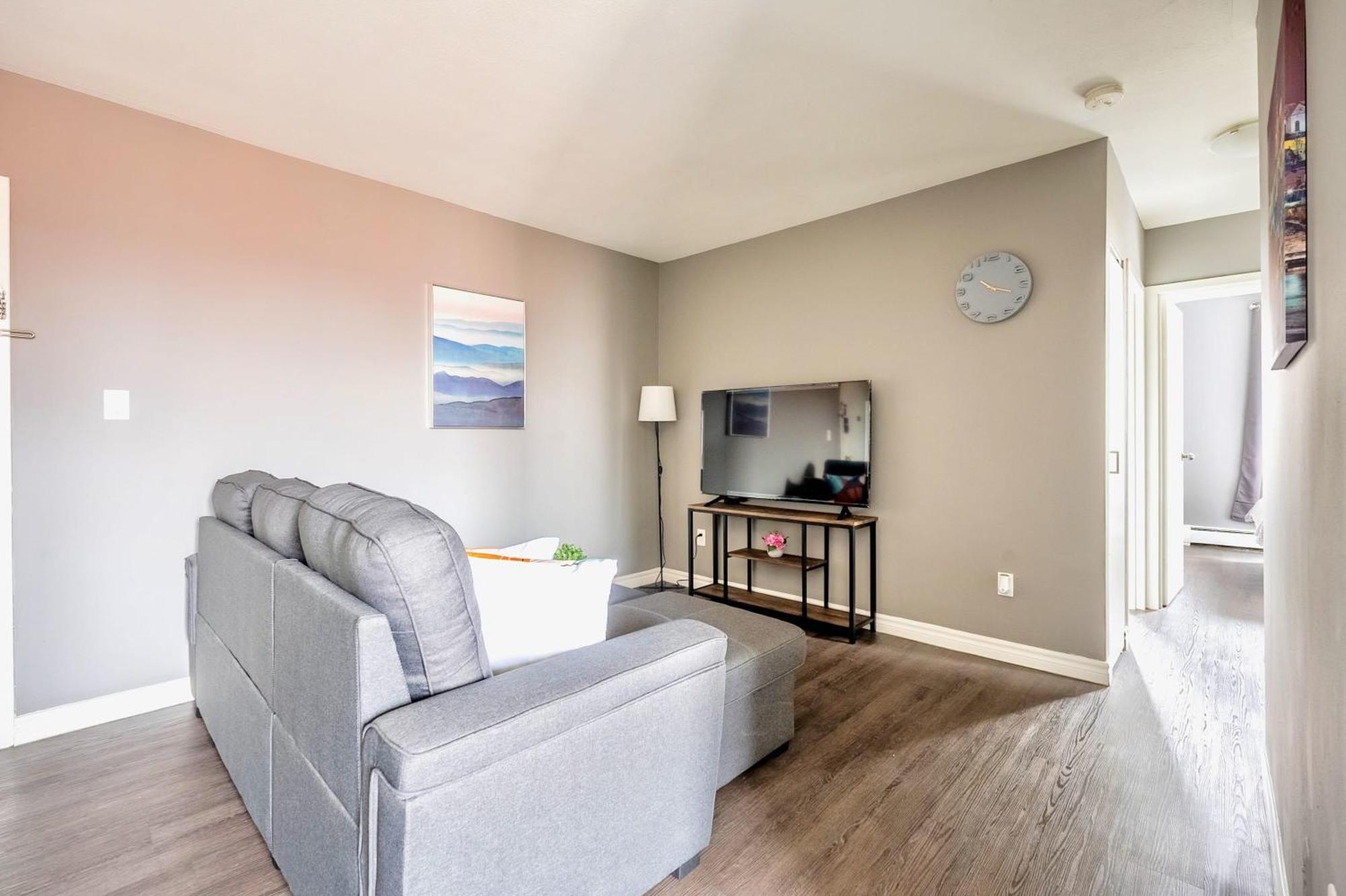 Newly Renovated 2Br Unit In Glenview West Apartment Hamilton Bagian luar foto