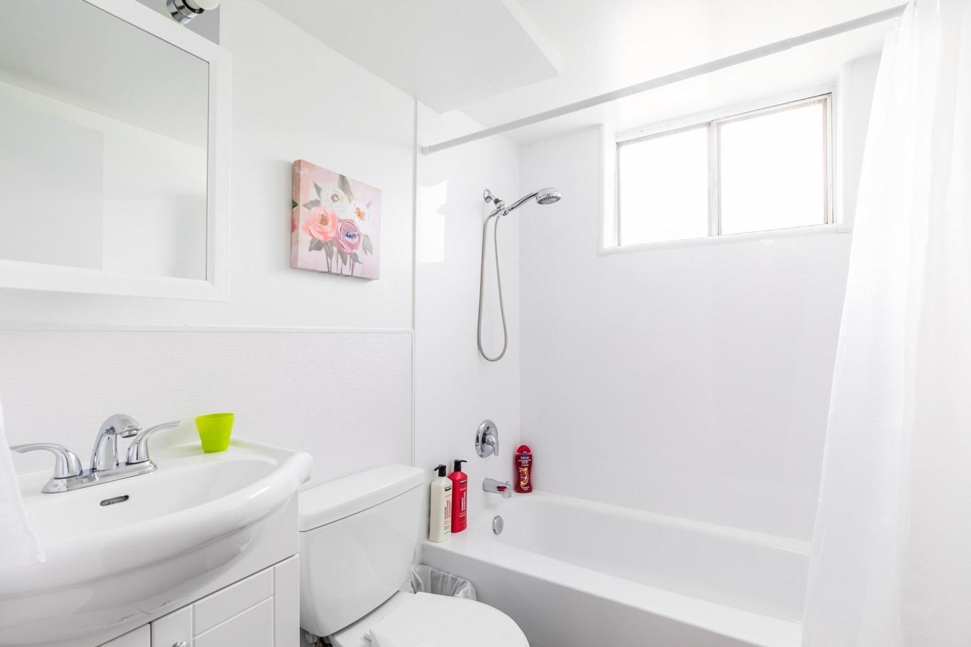 Newly Renovated 2Br Unit In Glenview West Apartment Hamilton Bagian luar foto